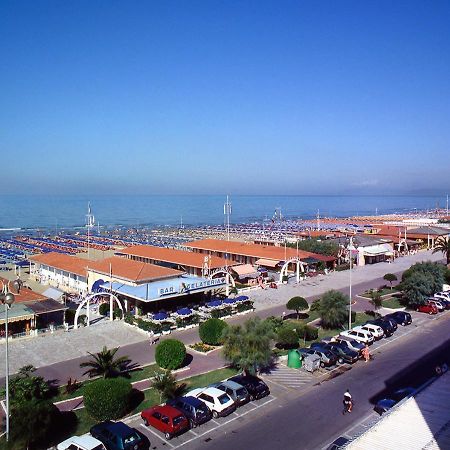 Villino Caproni Apartment Viareggio Bagian luar foto